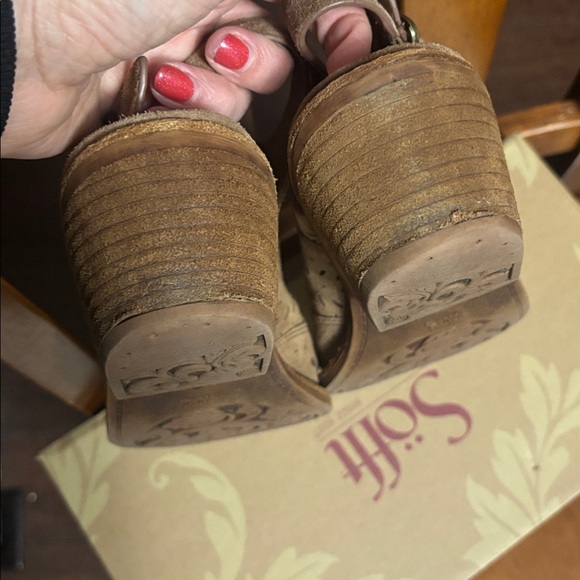 Sofft Alyce perforated sling back booties with original box
#4 - Picture 8 of 11